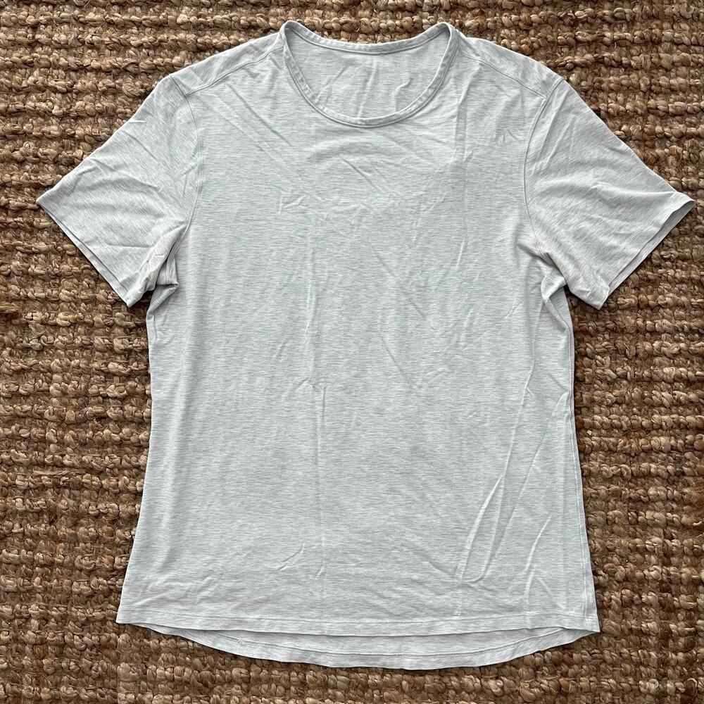 Lululemon Men's Performance Tee Light Gray Short Sleeve XL Soft Missing Tag